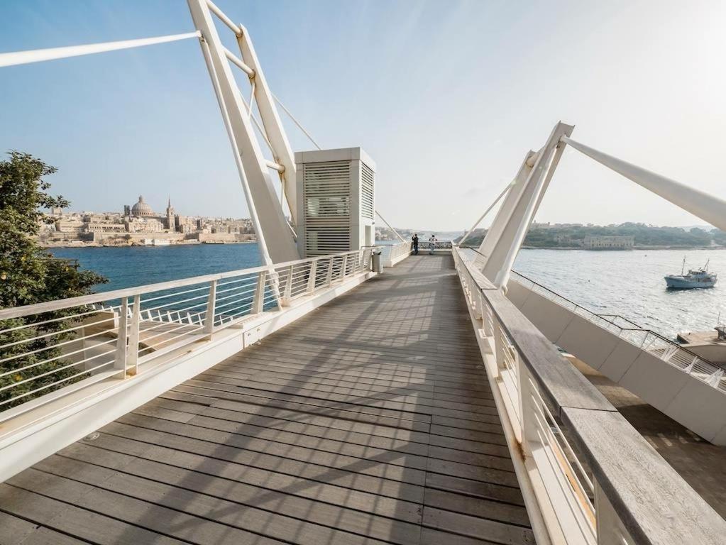 Unbeatable Location Valletta And Harbour Views Apartment Sliema Exterior photo