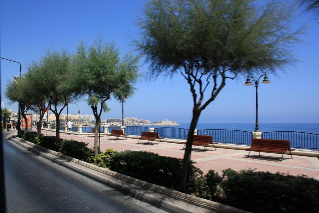 Unbeatable Location Valletta And Harbour Views Apartment Sliema Exterior photo